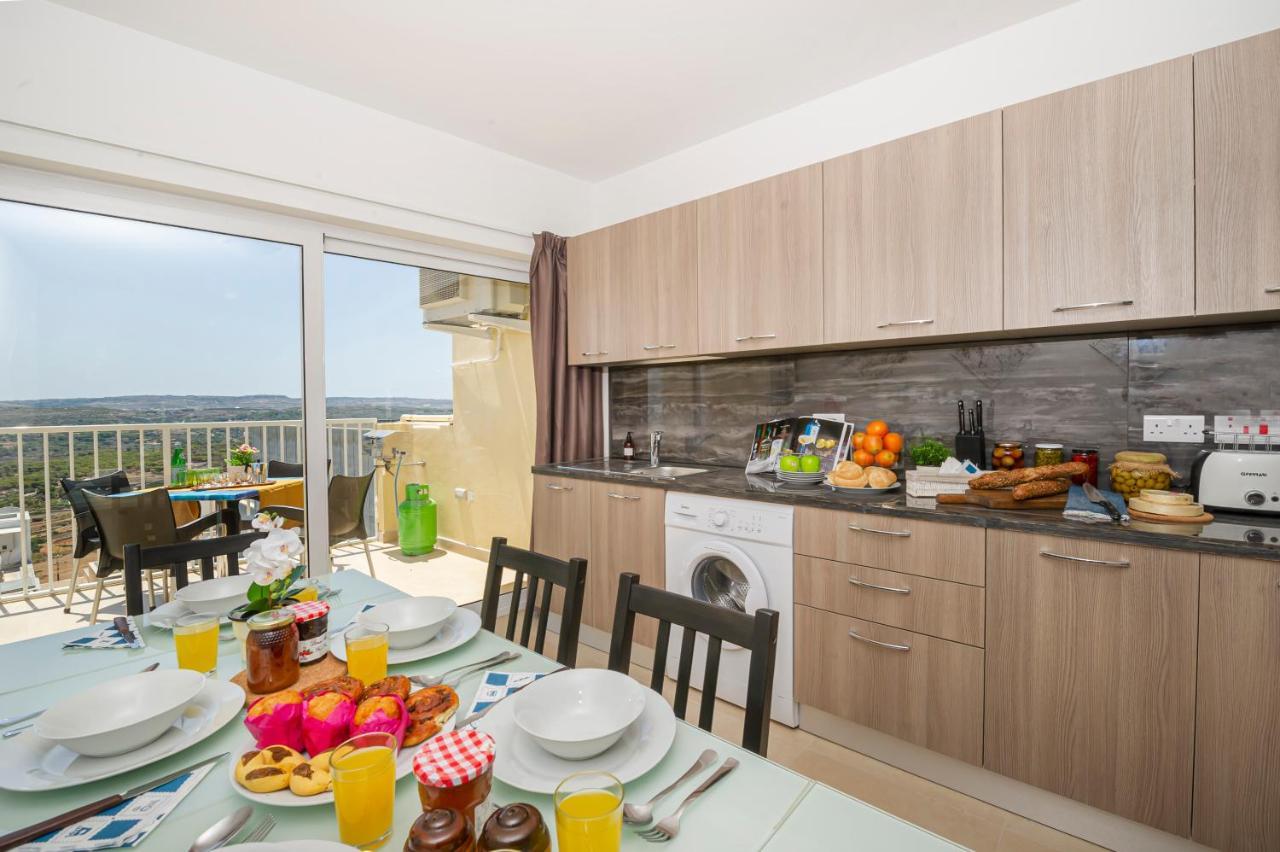 Summer Breeze Apartment With Panoramic Terrace - By Getawaysmalta Mellieħa Buitenkant foto