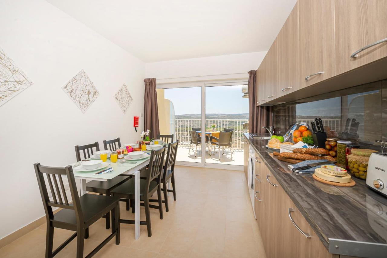 Summer Breeze Apartment With Panoramic Terrace - By Getawaysmalta Mellieħa Buitenkant foto